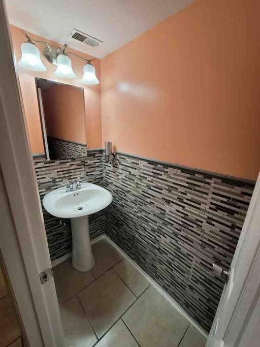 Elegant 2-Bedroom Pet-Friendly Villa W 2 Parking Spaces Hilton Head Island Dış mekan fotoğraf