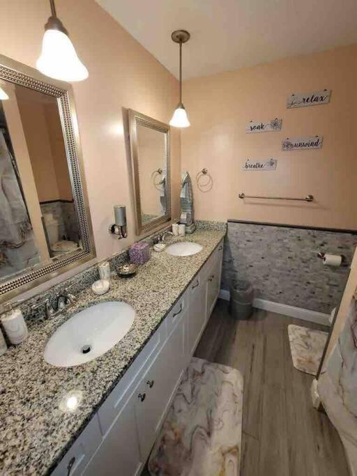 Elegant 2-Bedroom Pet-Friendly Villa W 2 Parking Spaces Hilton Head Island Dış mekan fotoğraf