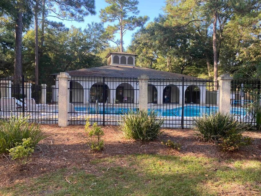 Elegant 2-Bedroom Pet-Friendly Villa W 2 Parking Spaces Hilton Head Island Dış mekan fotoğraf